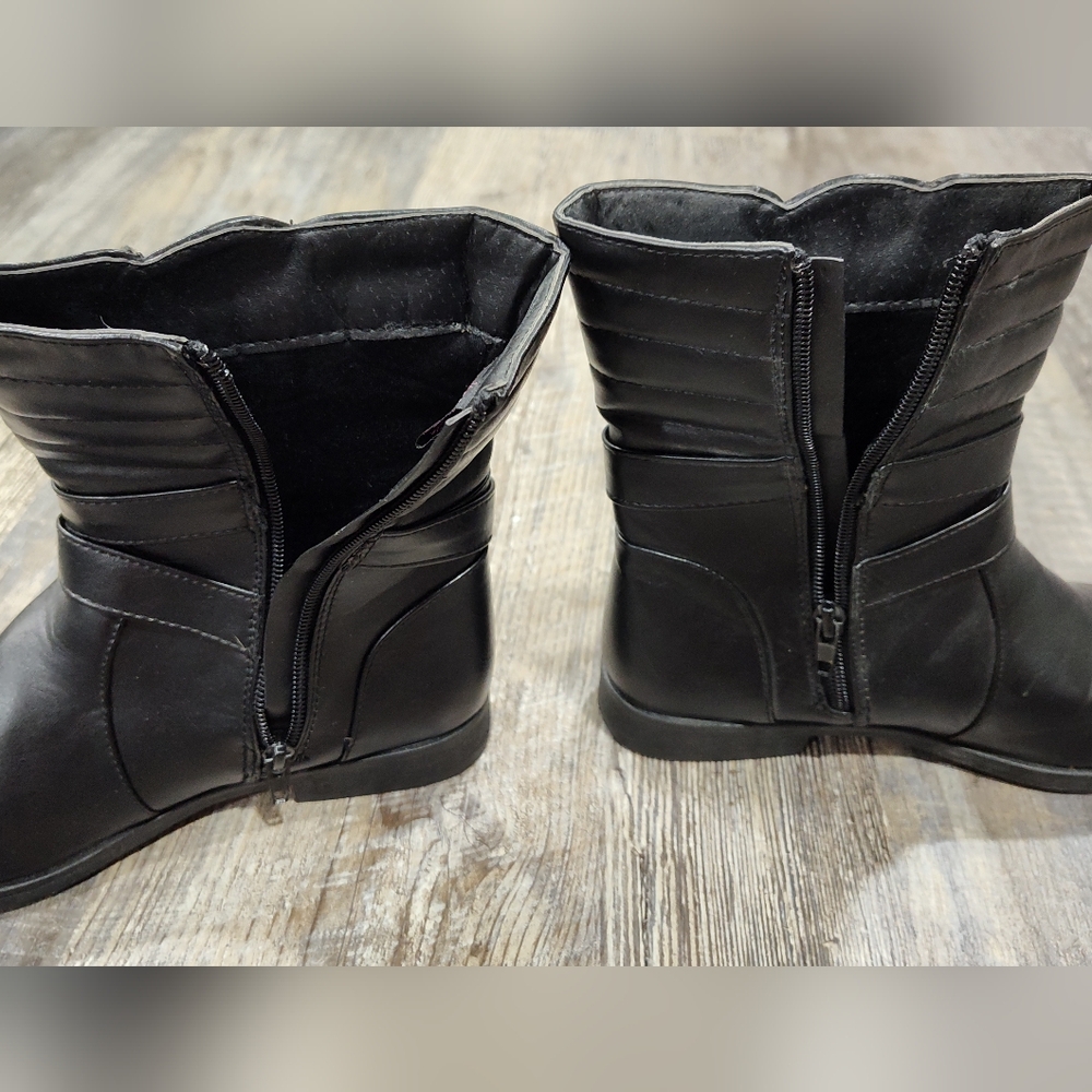 YoKids Girls Size 2 Model: Adele - 37G, Black Zipper Boots w/decorative straps - Picture 9 of 10